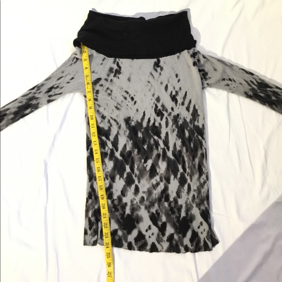 Rock & Republic Off The Shoulder Tie Dye Top NWT - Picture 5 of 9